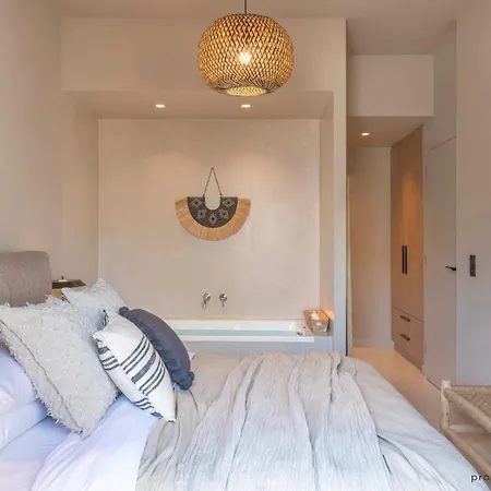Boho-romance Oasis / Love & Luxury Hot Tub Apartment Athens