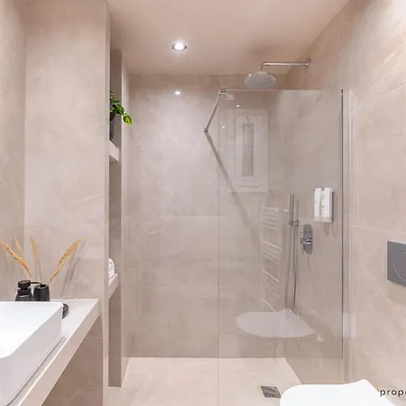 Boho-romance Oasis / Love & Luxury Hot Tub Apartment Athens